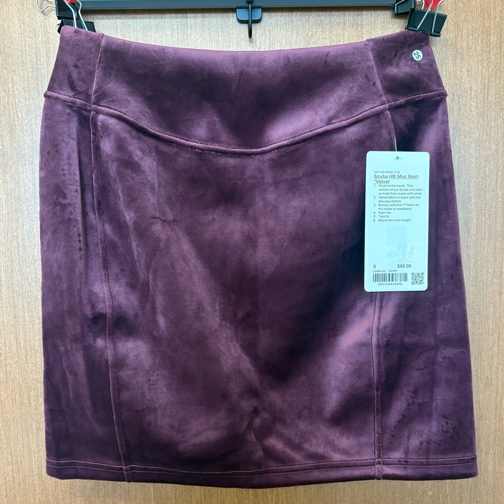 Lululemon Scuba HR Mini Skirt Velvet. NWT sz Small Color Garnet. Super soft.